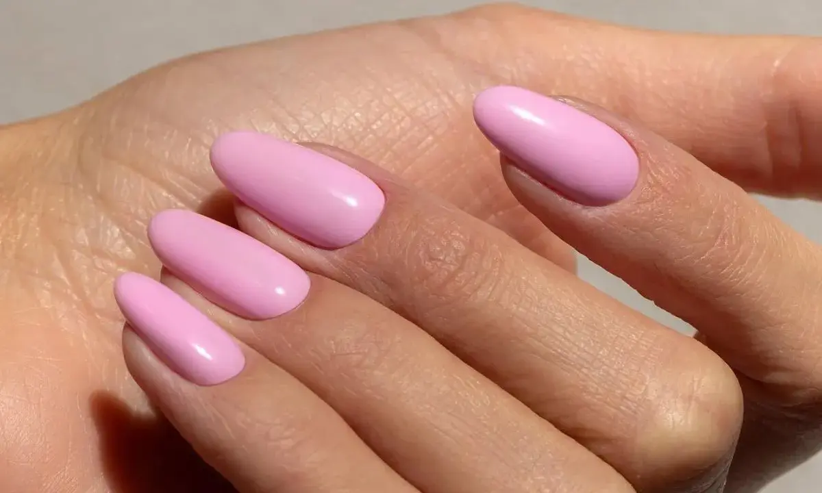 Delikatne, pastelowe różowe paznokcie. Idealne inspiracje dla każdej kobiety szukającej subtelnego manicure.