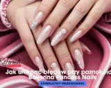 Eleganckie paznokcie baleriny z perłami i kryształkami, idealne na specjalne okazje.