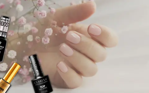 Delikatne, różowe paznokcie i buteleczki z produktami do stylizacji, w tym baza pod żel.