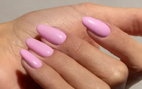 Delikatne, pastelowe różowe paznokcie. Idealne inspiracje dla każdej kobiety szukającej subtelnego manicure.