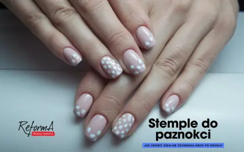 Delikatne paznokcie w groszki. Zobacz, jak zrobić french stemplem idealne zdobienia krok po kroku!