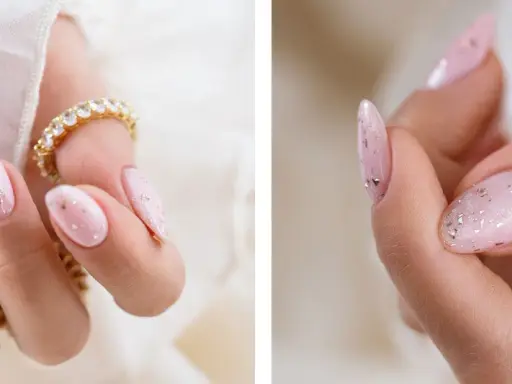 Delikatne, różowe paznokcie z brokatem, ozdobione złotym pierścionkiem. Stylizacja idealna dla każdej kobiety, która ceni elegancję, nawet w stylu baby boomer.