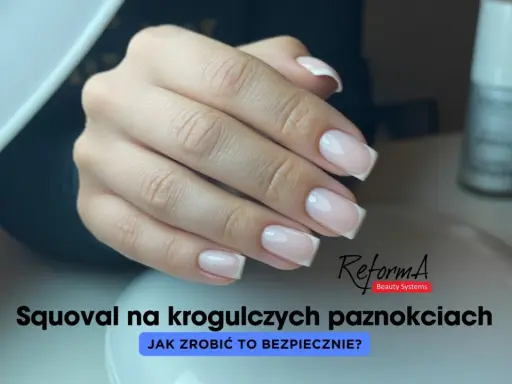 Dłoń z idealnymi paznokciami w kształcie squoval, z subtelnym frenchem.