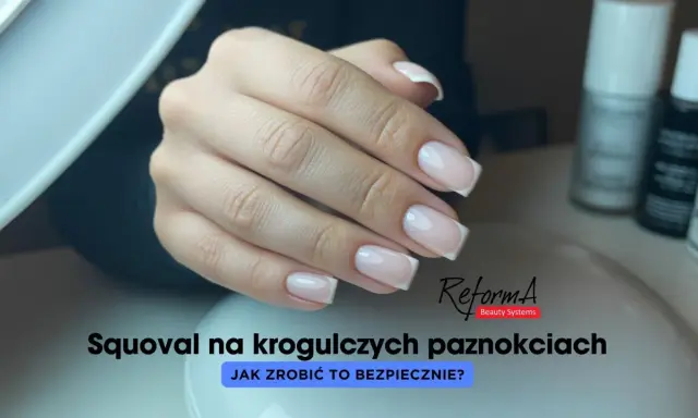 Dłoń z idealnymi paznokciami w kształcie squoval, z subtelnym frenchem.