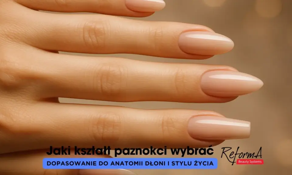 Dłonie z idealnie wykonanymi paznokciami żelowymi w kształcie migdała i kwadratowym. Długość paznokci żelowych dopasowana do dłoni.